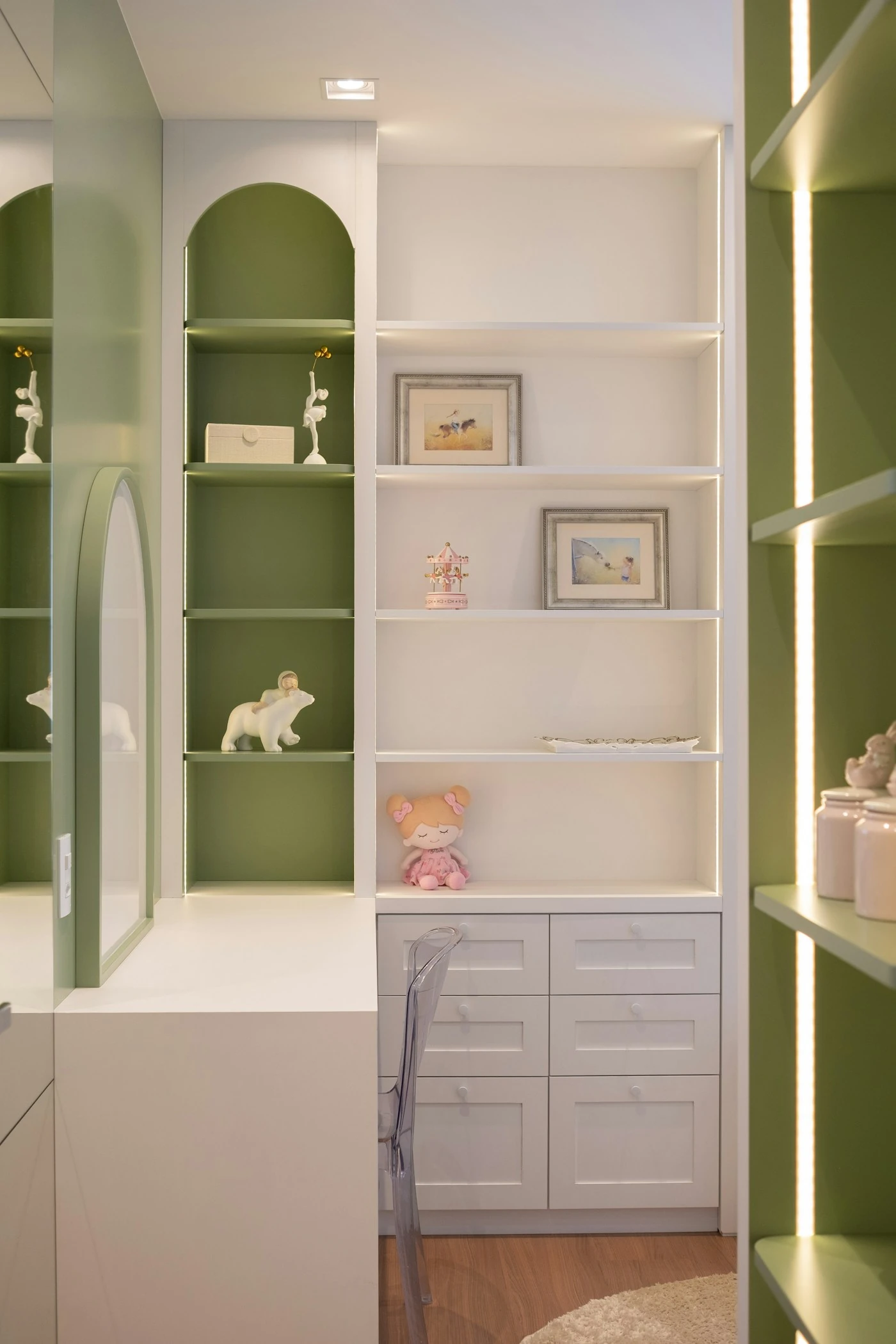 Decorative shelving with thoughtfully arranged accessories